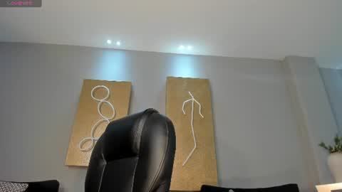Snapshot of lisaflowersx chatting on 06.23.26 Lisa Flowers online show from 06.23.26
