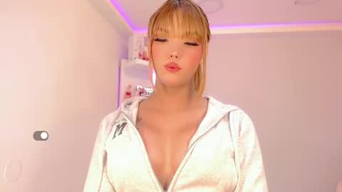 Snapshot of lisahadidd chatting on 02.12.25 lisahadidd online show from 02.12.25