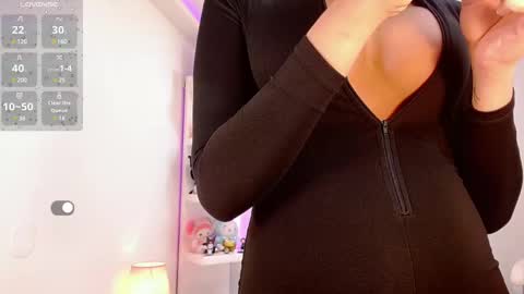 Snapshot of lisahadidd chatting on 02.14.25 lisahadidd online show from 02.14.25