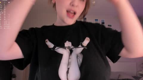 -Lisa- Help me to reach 100 thumbs up3 online show from 12.25.24