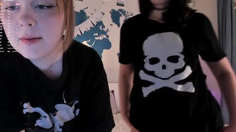 -Lisa- Help me to reach 100 thumbs up3 online show from 01.25.25