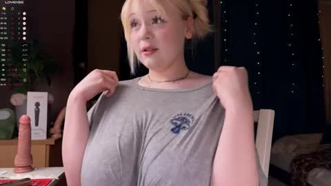 -Lisa- Help me to reach 100 thumbs up3 online show from 02.13.26