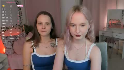 Snapshot of lisaluve chatting on 06.10.26 Lisa blonde Alisa brunette online show from 06.10.26