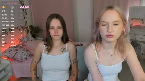 Snapshot of lisaluve chatting on 06.11.26 Lisa blonde Alisa brunette online show from 06.11.26