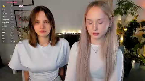 Snapshot of lisaluve chatting on 07.25.26 Lisa blonde Alisa brunette online show from 07.25.26