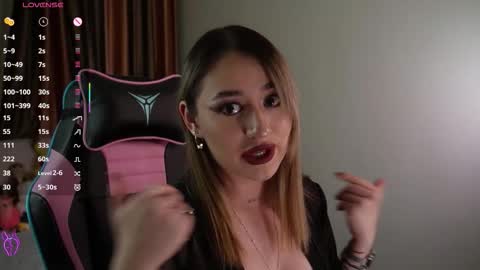 Snapshot of lisamayson chatting on 10.17.25 LISA online show from 10.17.25