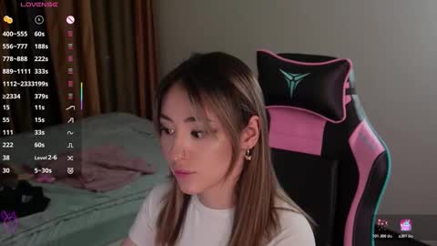 Snapshot of lisamayson chatting on 10.31.25 LISA online show from 10.31.25