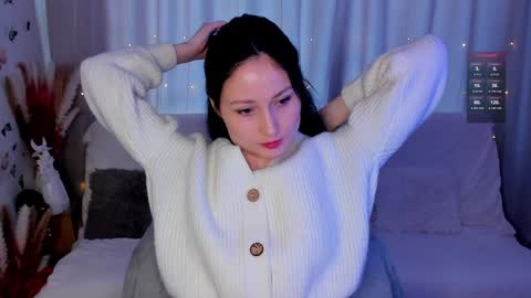 Snapshot of lisamooore chatting on 01.11.25 Lisa Moore online show from 01.11.25