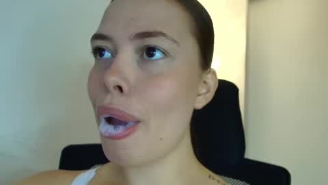 Lisbet online show from 12.04.25