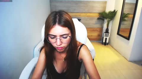 Snapshot of liseth_fox chatting on 02.24.25 Liseth Fox online show from 02.24.25