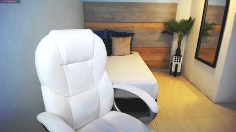 Snapshot of liseth_fox chatting on 02.25.25 Liseth Fox online show from 02.25.25