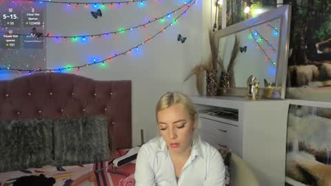 Snapshot of lissa_brown_ chatting on 12.14.24 Lissa online show from 12.14.24