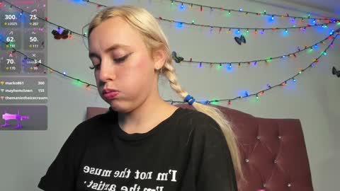 Snapshot of lissa_brown_ chatting on 12.21.24 Lissa online show from 12.21.24