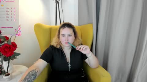 Snapshot of lissa_jamess chatting on 11.26.25 Lissa online show from 11.26.25