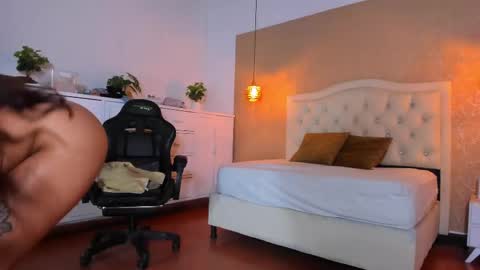 L I S S A  online show from 02.13.25