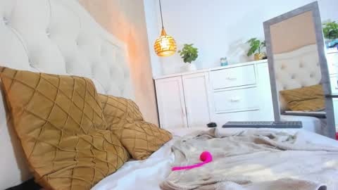 L I S S A  online show from 02.19.25