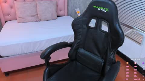 L I S S A  online show from 02.22.25