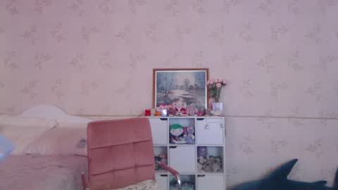 Snapshot of lissalucy chatting on 04.02.26 Alice Dont forget to thumbs up its very important online show from 04.02.26