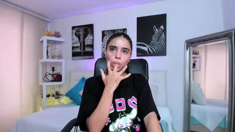 Snapshot of lissbrown chatting on 01.16.26 Liss Brown online show from 01.16.26