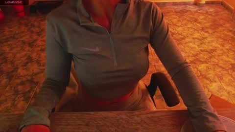 Snapshot of lisstaylor chatting on 09.12.25 Liss online show from 09.12.25