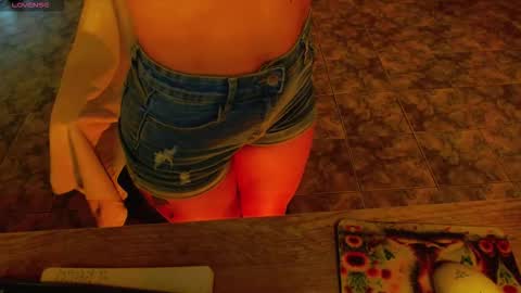 Snapshot of lisstaylor chatting on 11.13.25 Liss online show from 11.13.25