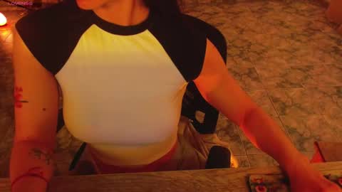 Snapshot of lisstaylor chatting on 12.01.25 Liss online show from 12.01.25