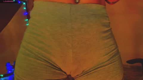 Snapshot of lisstaylor chatting on 12.05.25 Liss online show from 12.05.25