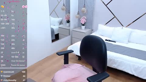 Snapshot of lita_rogers chatting on 12.31.24 Lita online show from 12.31.24