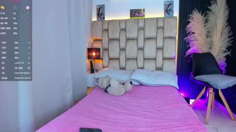 Sophie ---- connected from 1400 to 2100 Colombia time online show from 06.18.26
