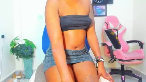 Snapshot of little_africa chatting on 01.19.25 little_africa online show from 01.19.25