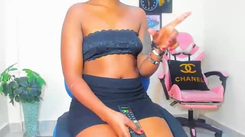 Snapshot of little_africa chatting on 01.23.25 little_africa online show from 01.23.25