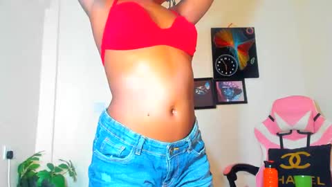 Snapshot of little_africa chatting on 02.04.25 little_africa online show from 02.04.25