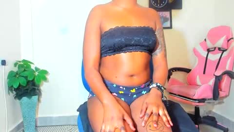 Snapshot of little_africa chatting on 02.24.25 little_africa online show from 02.24.25