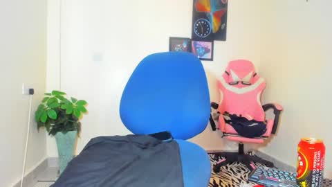 Snapshot of little_africa chatting on 02.28.25 little_africa online show from 02.28.25