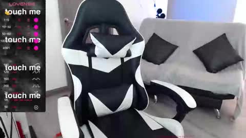 Amelie  online show from 11.25.25