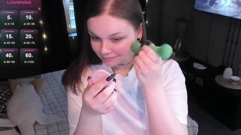 Snapshot of little_bambii_ chatting on 12.03.24 Eva online show from 12.03.24