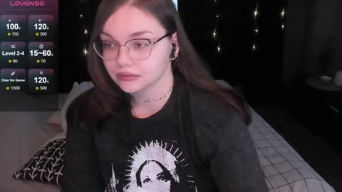 Snapshot of little_bambii_ chatting on 12.10.24 Eva online show from 12.10.24