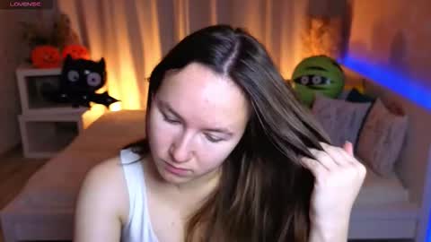 Snapshot of little_doll_meow chatting on 10.15.25 Alexandra online show from 10.15.25