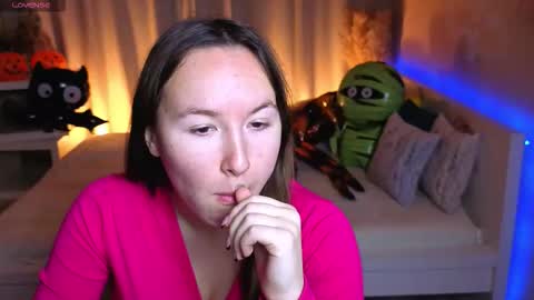 Snapshot of little_doll_meow chatting on 10.17.25 Alexandra online show from 10.17.25