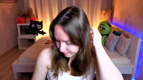 Snapshot of little_doll_meow chatting on 10.30.25 Alexandra online show from 10.30.25