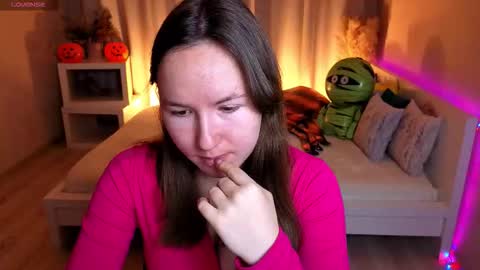 Snapshot of little_doll_meow chatting on 11.05.25 Alexandra online show from 11.05.25