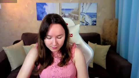 Snapshot of little_doll_meow chatting on 11.18.25 Alexandra online show from 11.18.25
