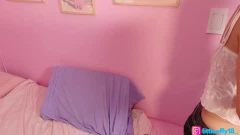 Snapshot of little_effy18_ chatting on 11.18.25 Little Effy online show from 11.18.25