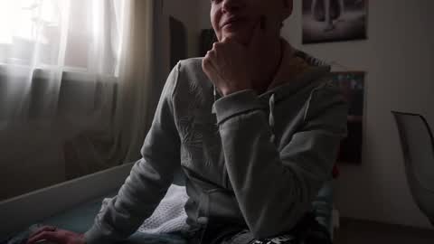 Snapshot of little_heart_andreea chatting on 02.18.25 little_heart_andreea online show from 02.18.25