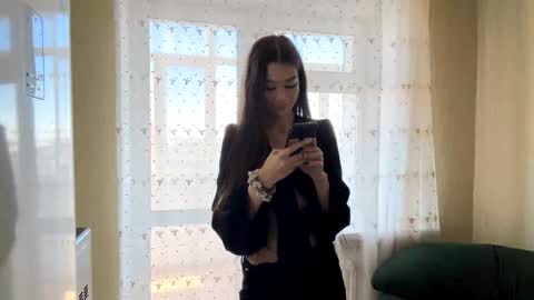 Viiola online show from 10.31.25