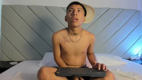 little_kris1 online show from 10.28.25