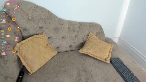 Snapshot of little_melanie chatting on 02.26.25 little_melanie online show from 02.26.25