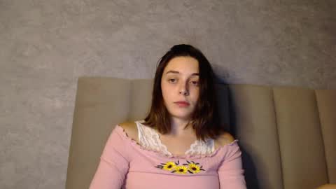 Snapshot of little_mia__ chatting on 09.23.25 Mia   Im online every day 1530 PM in New York  2030 PM in London online show from 09.23.25