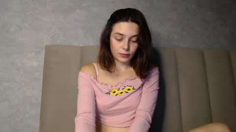 Snapshot of little_mia__ chatting on 10.21.25 Mia   Im online every day 1530 PM in New York  2030 PM in London online show from 10.21.25