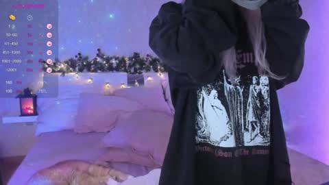 Snapshot of little_misaki chatting on 12.19.24 Maria online show from 12.19.24
